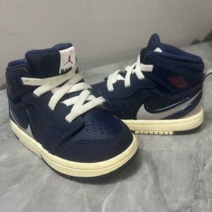 Nike Kids Dark Blue and White Sneakers